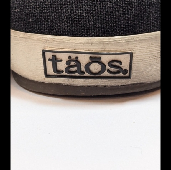 Taos Star women's sneakers in 7.5 gently used - Picture 4 of 12